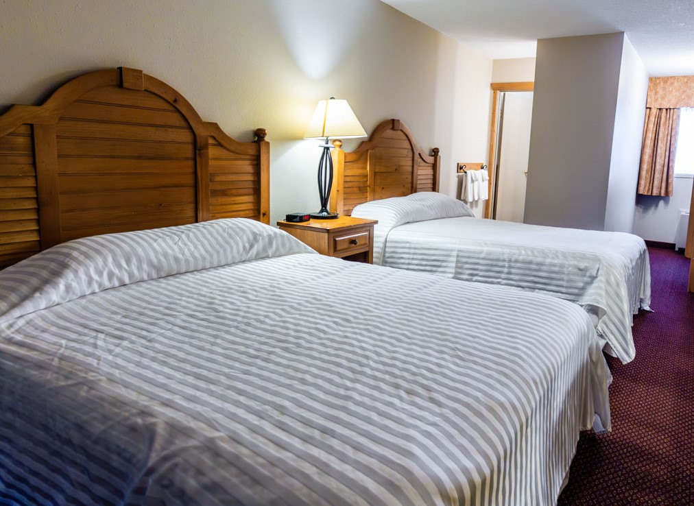 Two-bed guest room at Aspen Inn & Suites