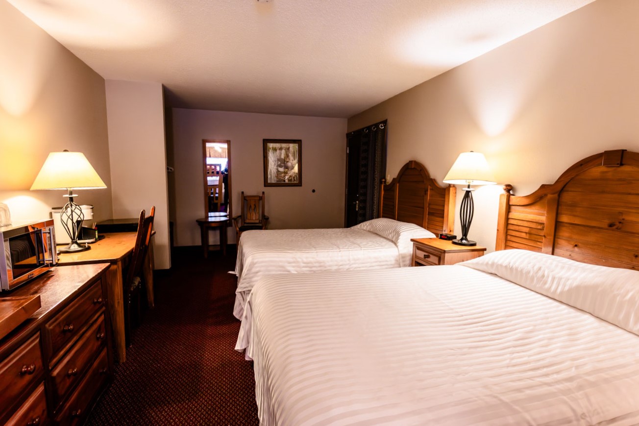 Kitchenette room at Aspen Inn & Suites